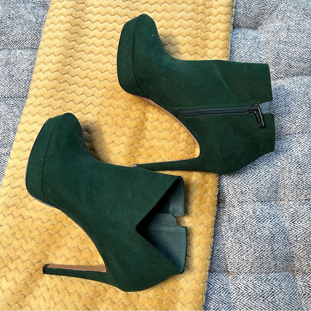 Jessica Simpson green suede booties